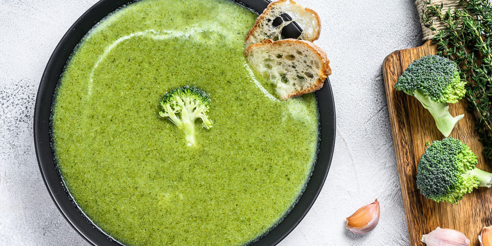 homemade-broccoli-spinach-cream-soup-bowl